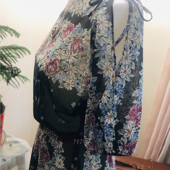 Vintage 1970’s bohemian dress- cold shoulder / dark floral- midi length - Picture 4 of 6